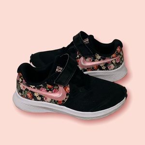 Nike Girls Star Runner Sneakers